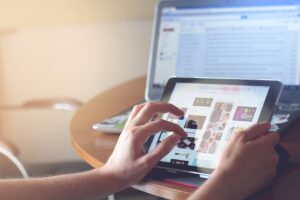 Adicción a las nuevas tecnologías en Jóvenes y Adolescentes 2 Adicciones Nuevas tecnologías entre jóvenes y adolescentes