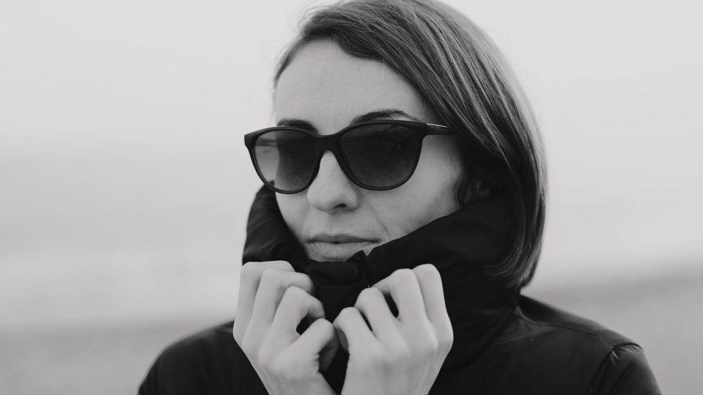woman 6918210 1280 Haciendo malabarismos para estar bien: la Salud Mental de la mujer moderna 